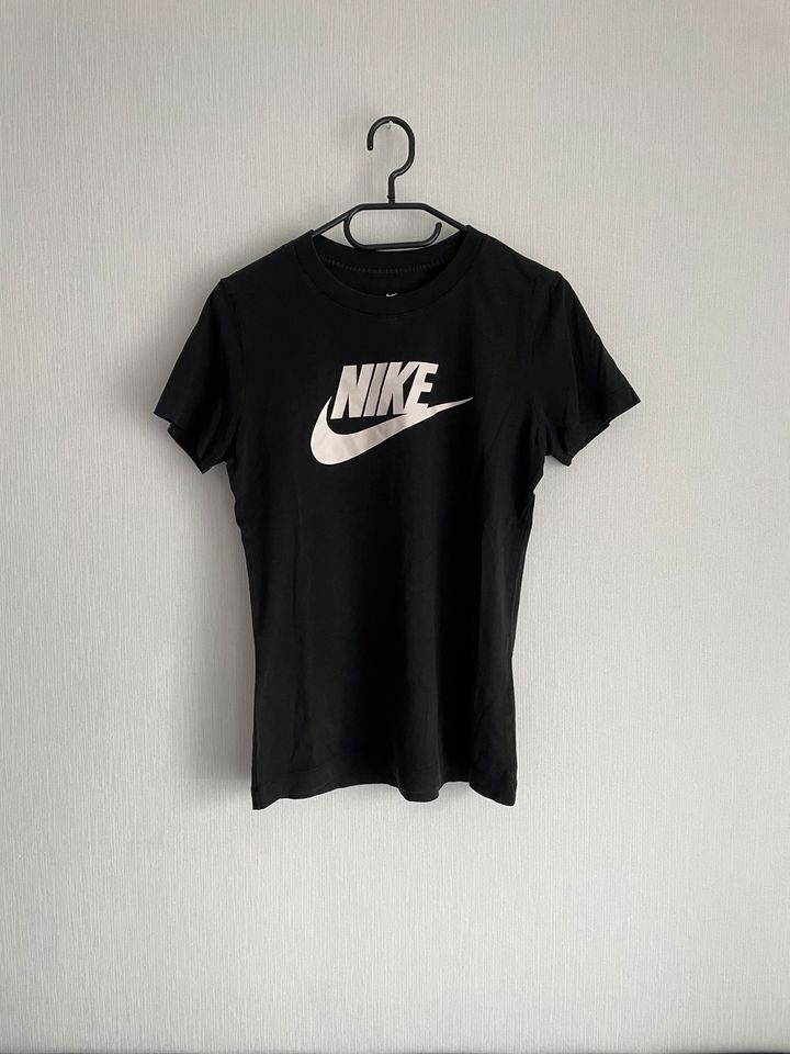 Nike T-Shirt | schwarz | Gr. 36/S in Vechta