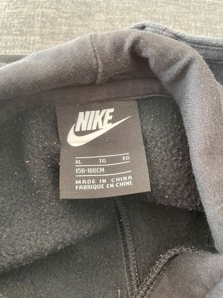 NIKE Hoodie Gr. 156-166cm in Weil am Rhein