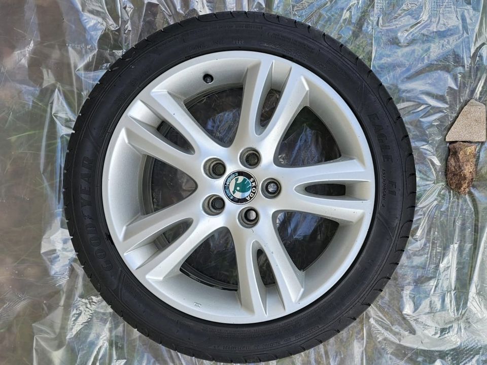 4 neuwertige Sommerreifen 205/45 R16 83Y auf Skoda Alufelgen in Berlin