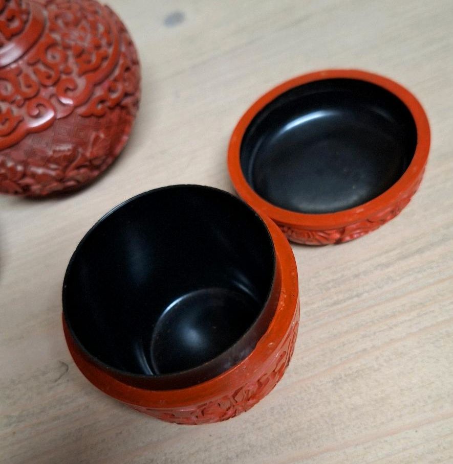 Rotlack Vase, Aschenbecher und Dose aus China in Burgwedel
