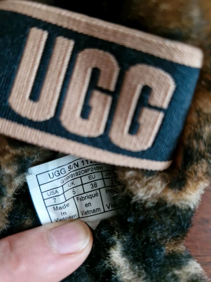 Ugg Oh Yeah panter print, Lammfell Sandalen, Gr.38 in Hamburg