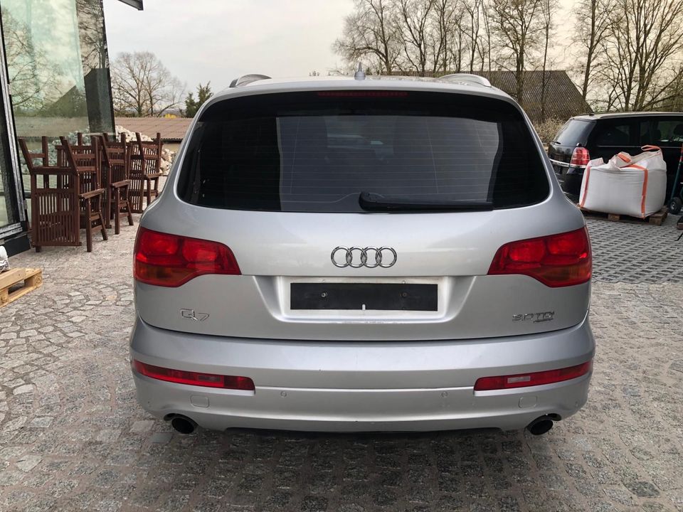 Audi Q7 3.0 TDI quattro 7 Sitzer in Wolpertshausen