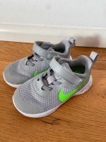 Nike Sneaker Turnschuhe Gr. 23,5 wie NEU Niedersachsen - Nörten-Hardenberg Vorschau