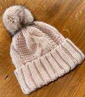 H&M Mütze mit Bommel Zopfstrickmuster Onesize rosé Hessen - Waldbrunn Vorschau