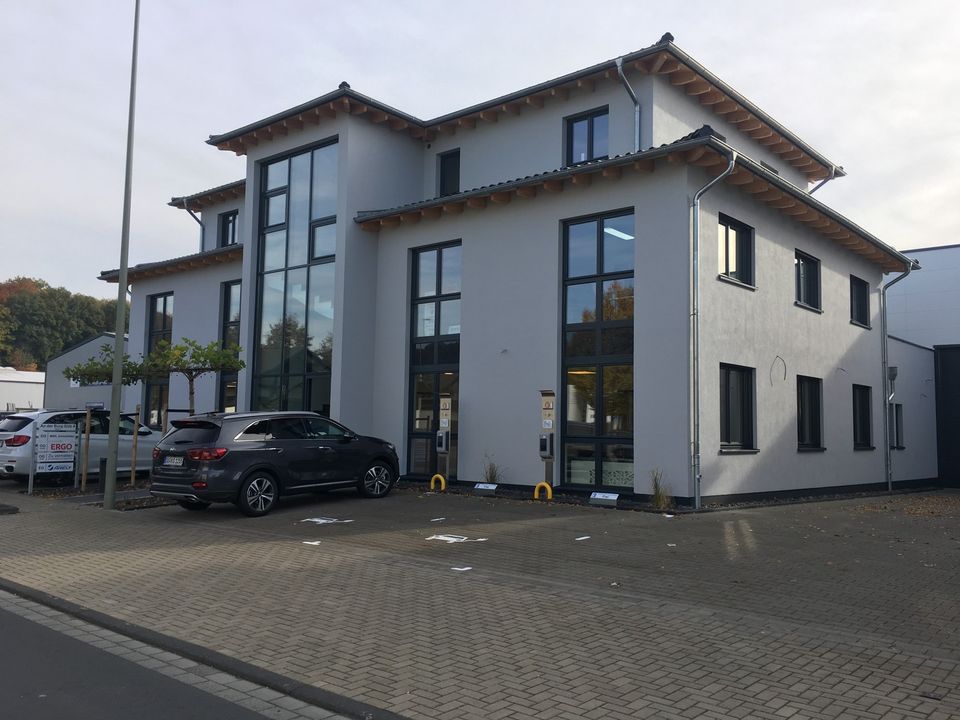 Büro mit 120 m² zu vermieten in Lohmar