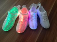 Led Turnschuhen weißer Sneaker mit Ladekabel Thüringen - Mühlhausen Vorschau