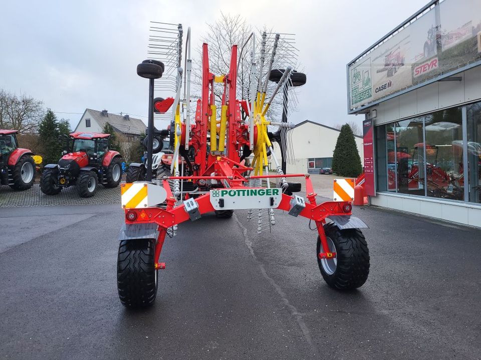 Pöttinger Schwader 882 C in Steiningen