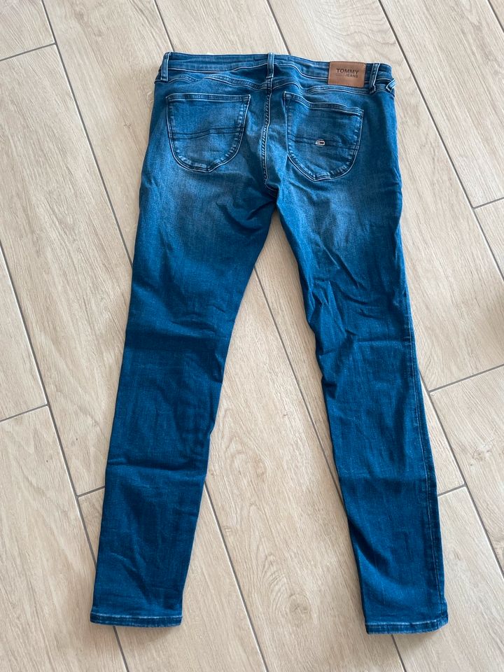 Jeans Tommy Hilfiger Gr. 33/32 in Leipzig