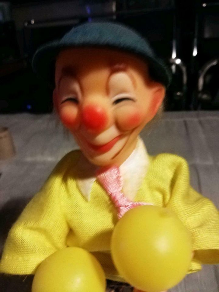 Alter Clown mit Funktion von der Firma Simba mit Karton in Bonn