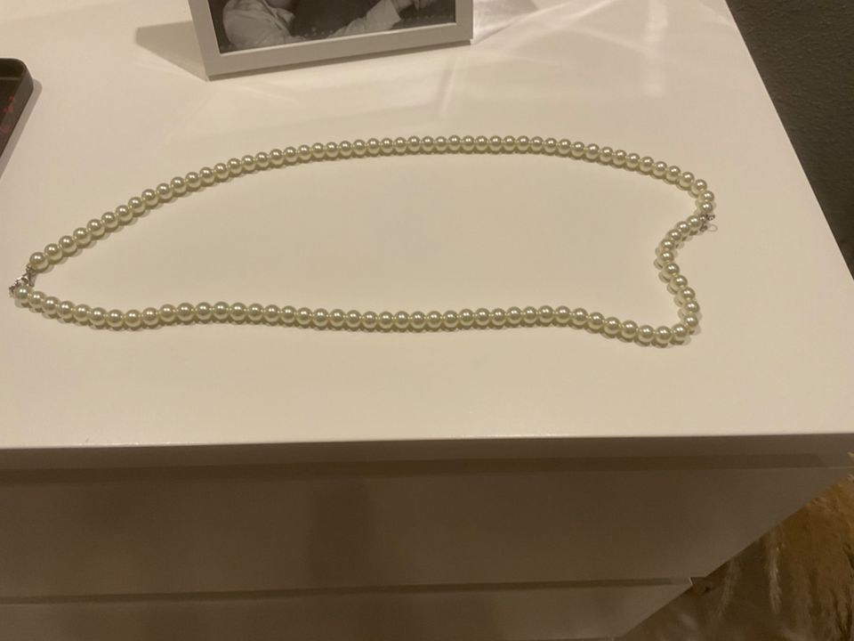 Perlen Kette von Esprit in Großaitingen