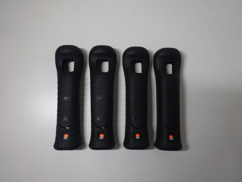 1 - 4 Motion Plus Adapter schwarz & Schutzhülle für Nintendo Wii in Cottbus