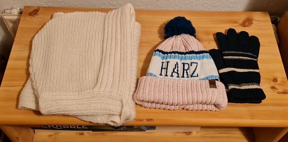 Mütze, Schal, Handschuhe Kopfbedeckung in Bremen