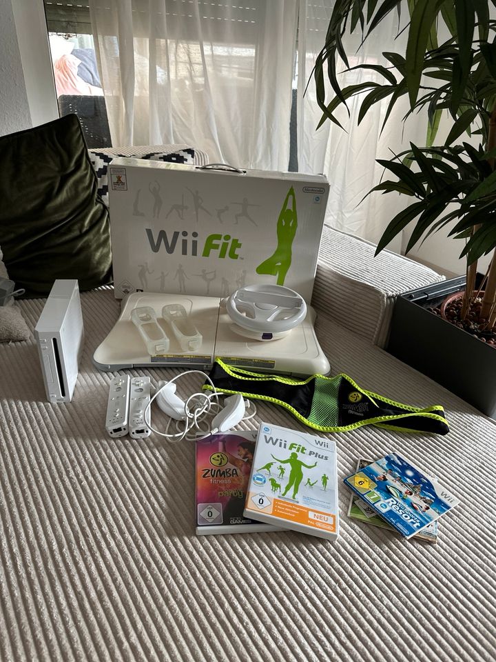 Wii mit Board und Spielen in Weingarten (Baden)