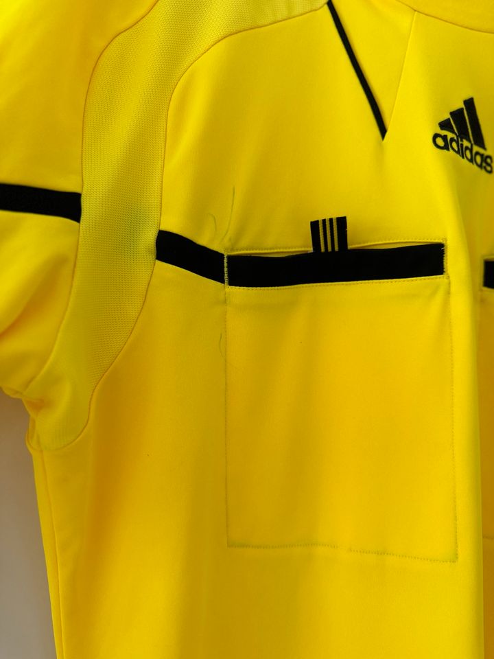 Schiedsrichtertrikot Adidas in Frankfurt am Main