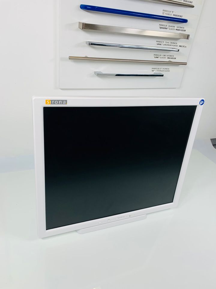 Sirona LCD Monitor für Omnicam , Bluecam und Einheiten inkl. 1 Jahr Gewährleistung TOP Zustand in Langenhagen