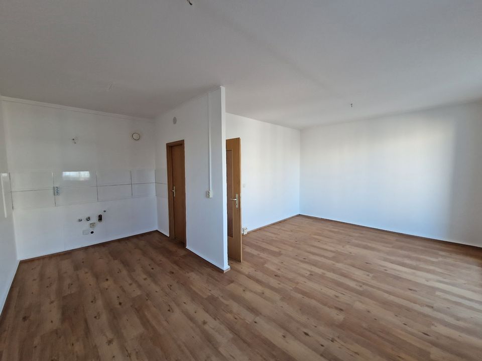 Drei Zimmer Wohnung mit Balkon nahe Universitätsklinik! in Magdeburg