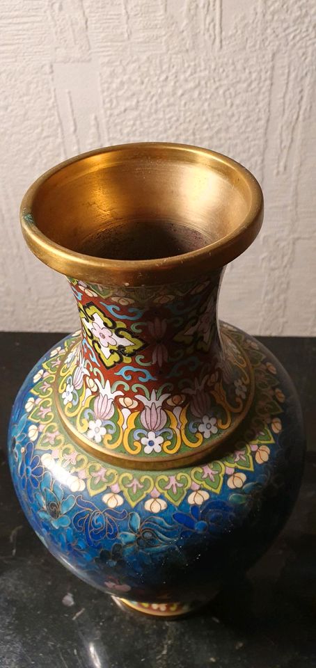 Chinesische Metallvase, Cloisonnè emailliert, ca. 27cm hoch in Gönnheim