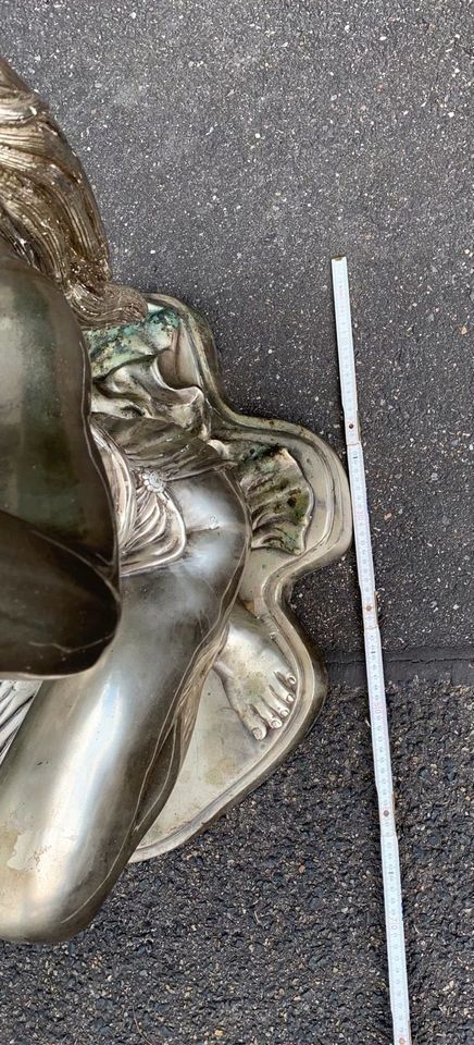 Tisch Bronze silber patiniert Akt Frau Glasplatte rund Erotik NEU in Kaarst