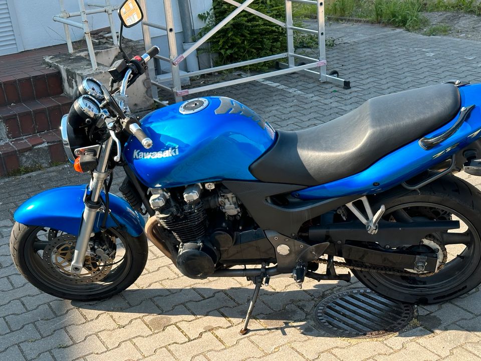 Kawasaki ZR-7 in Blau mit 70tkm TÜV bis 08.23 in Hamburg