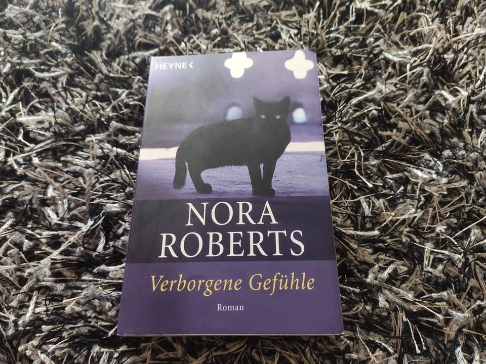 Buch, Roman, Nora Roberts, "Verborgene Gefühle" in Parkstetten