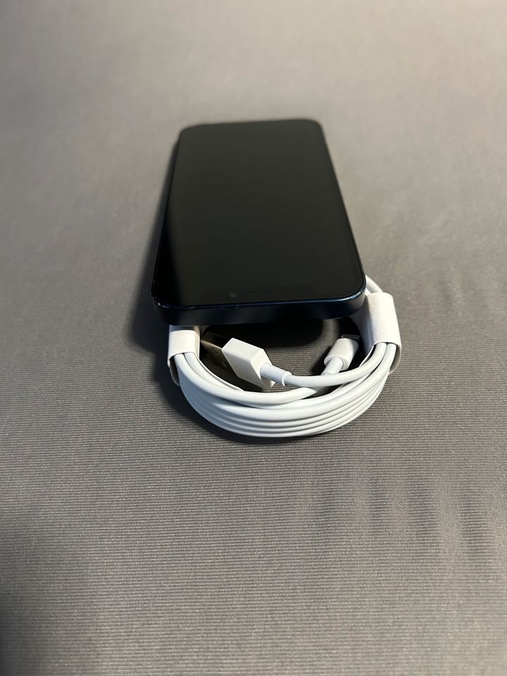 iPhone 12 mini 128 GB mit Zubehör in Hamburg