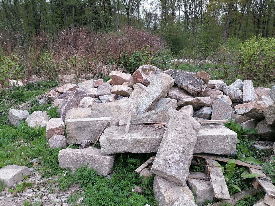 Granit Naturstein Borden Stufen Steine Baumaterial in Zwickau