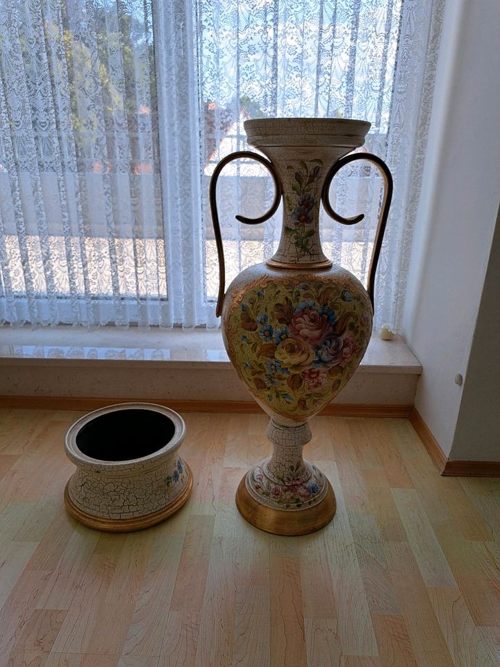 große Vase/ Amphore mit seperatem Sockel, aus Ton in Fürth