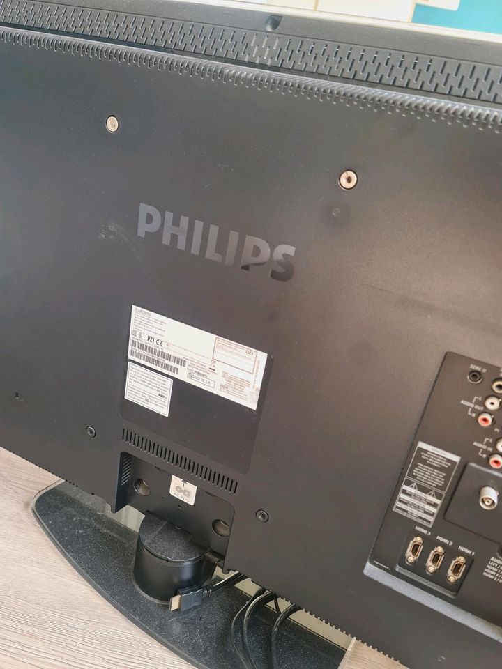 Philips LCD-Fernseher 32 Zoll plus Receiver in Sulzbach (Saar)