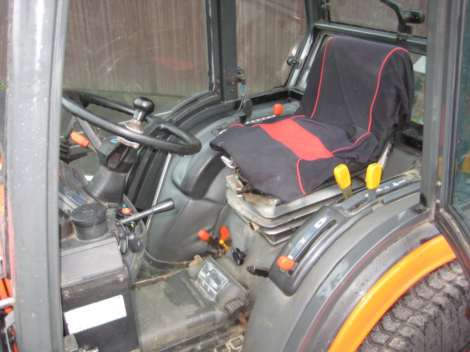 Kubota B2100 Allrad, Besen +Schneeschild,Ackerschlepper, Traktor in Igersheim