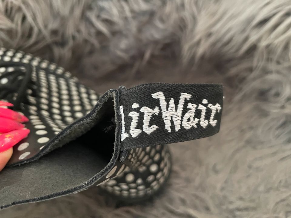 Dr. Martens Pascal schwarz weiß Punkte Gr.39 in Dresden