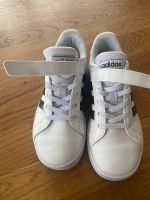 Adidas 33 weiß sneakers Turnschuhe Nordrhein-Westfalen - Meerbusch Vorschau