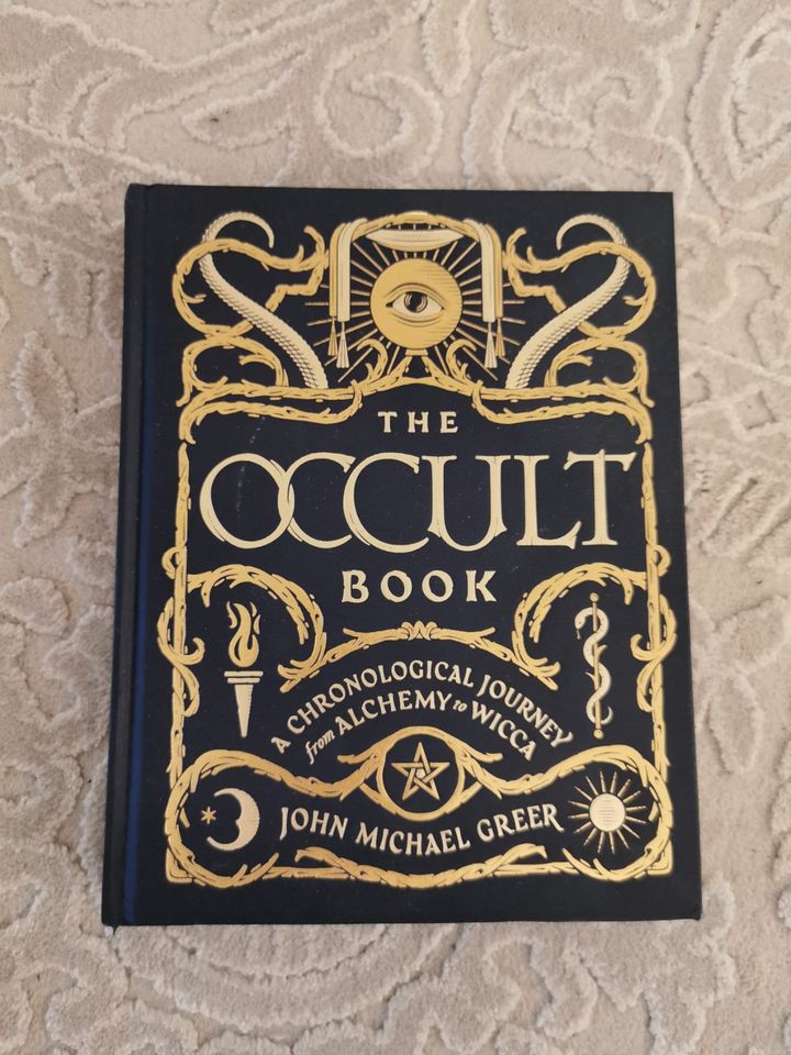 The Occult Book Buch Magie Hexen Witches Magic in Berlin