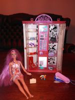 Mattel Barbie Schrank Modezubehör Automat mit Barbie wNEU Baden-Württemberg - Weinheim Vorschau