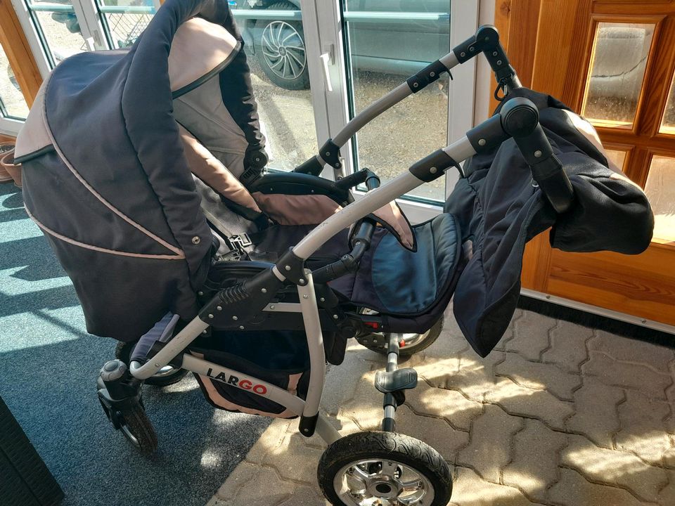 Kinderwagen / Buggy / Schale / Wanne / Wickeltasche in Klein Krauscha