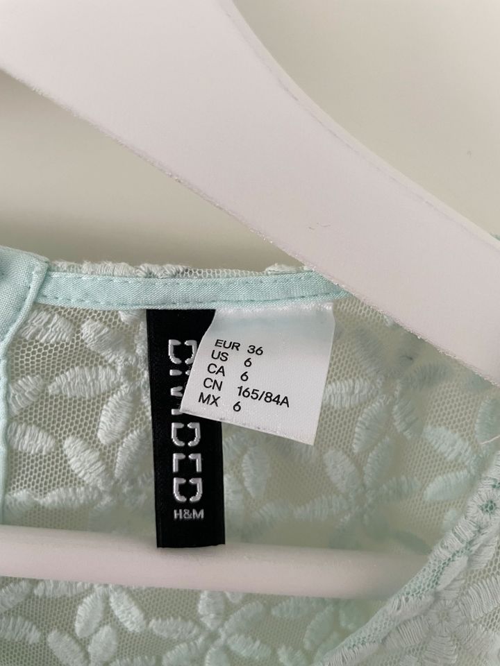 H&M Crop Top Oberteil Bluse Spitze Blumen Knopfleiste in Bonn