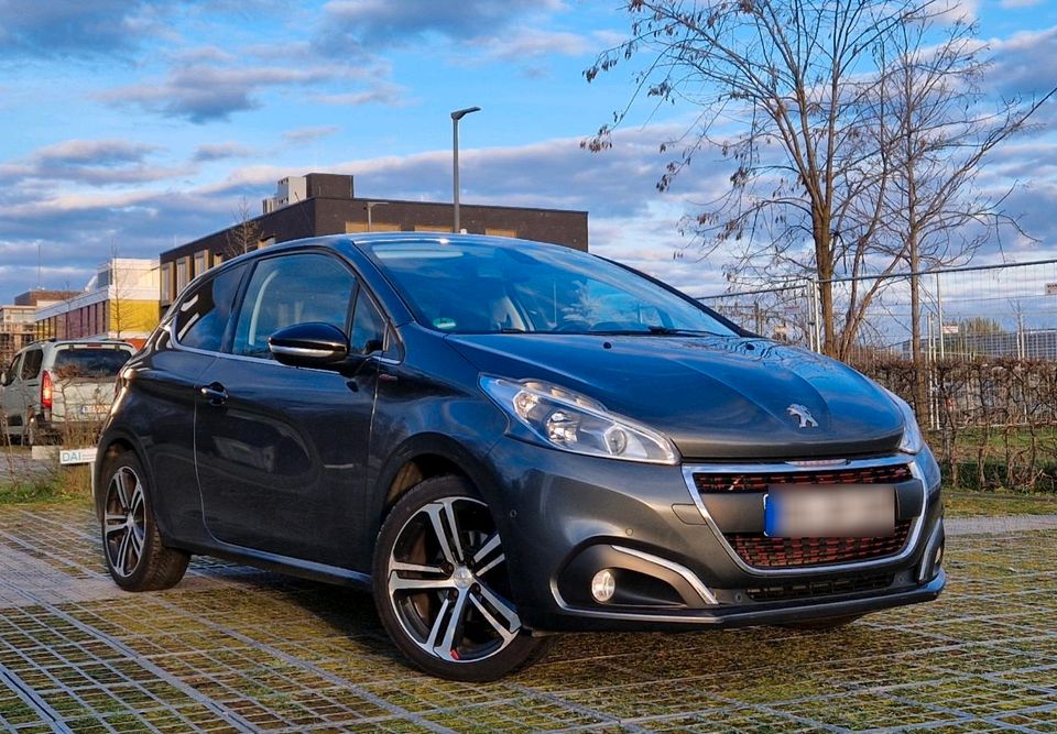 Peugeot 208 GT Line Panorama Dach & Selbst Parkend in Bochum