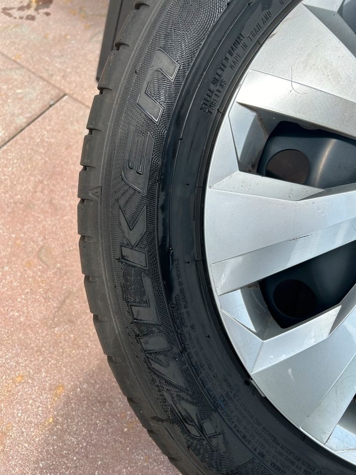 Sommerreifen 185/65R15 auf VW Stahlfelgen in Hatten