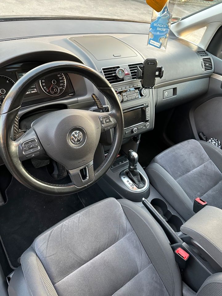 VW Touran 2.0 TDI DSG HIGHLINE BIXENON in Kißlegg