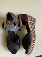 Sandaletten Tommy Hilfiger schwarz Gr. 40 Neuwertig Thüringen - Erfurt Vorschau