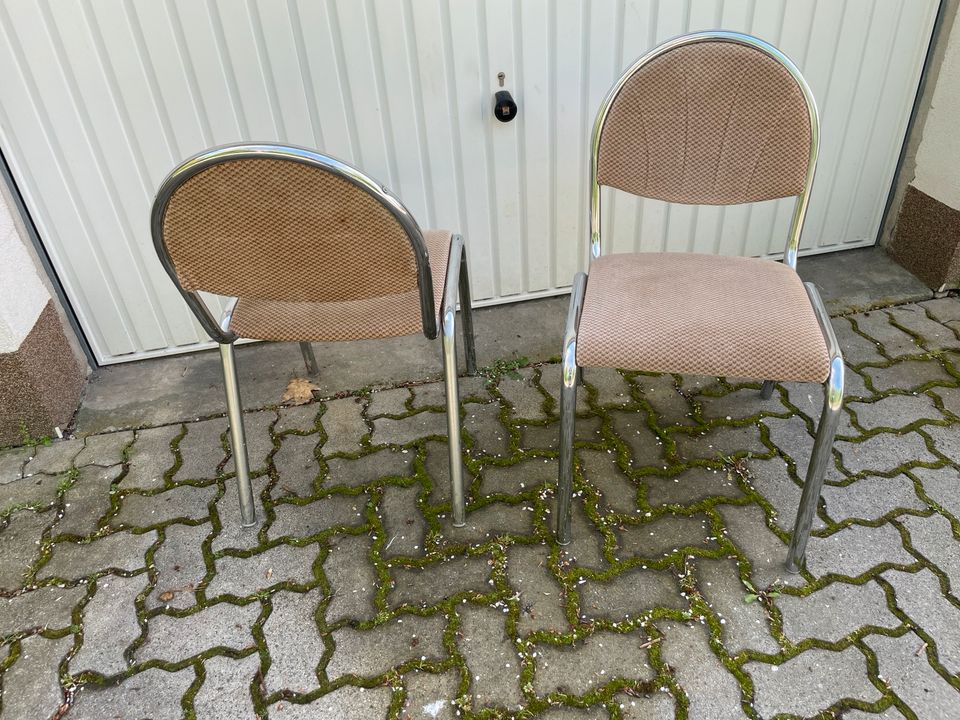 Hochwertiger Küchentisch mit zwei Stühlen in Helmstedt