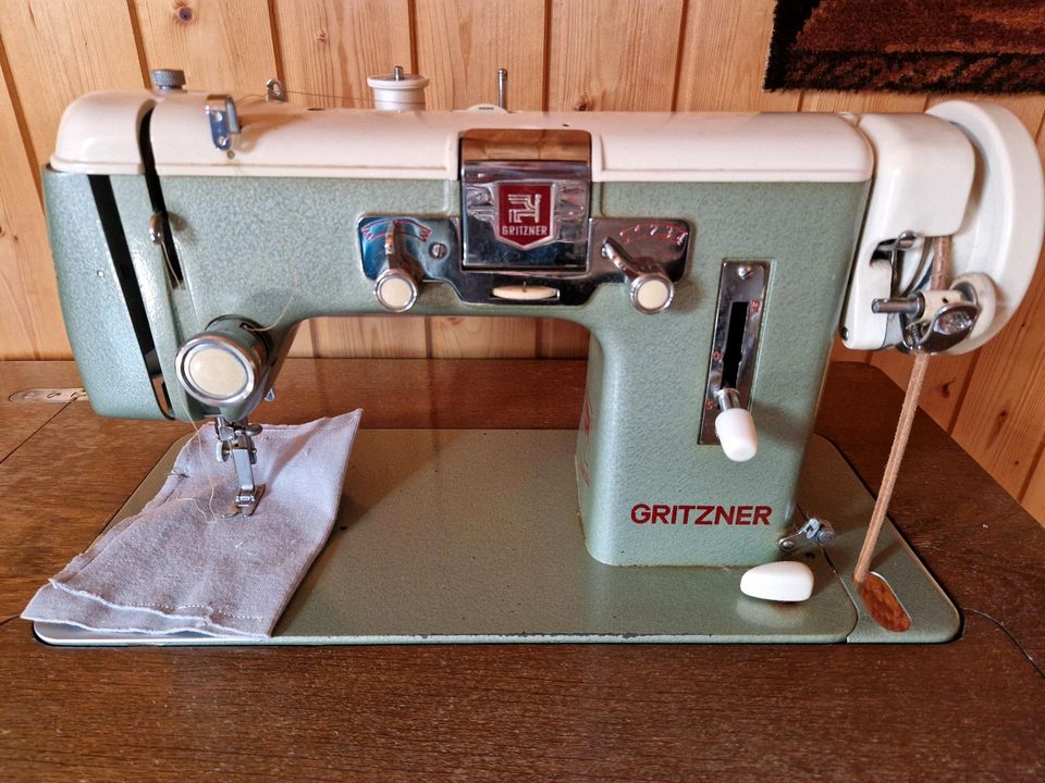 Gritzner Nähmaschine antik mit Schrank 1958 in Schneverdingen