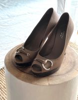 Gucci Plateau Pumps Peep Toe Schuhe braun 38 Horsebit Schnalle Hamburg-Nord - Hamburg Winterhude Vorschau