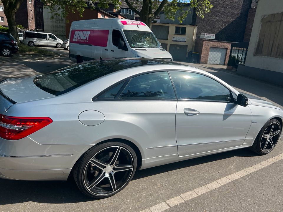 Mercedes Benz e220d coupe Bj2010 in Duisburg