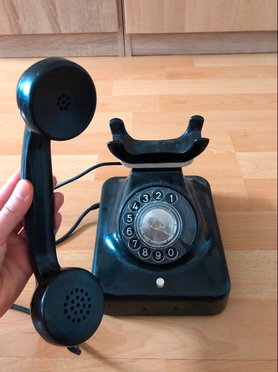 Vintage retro Telefon mit Wählscheibe schwarz antik in Oppenweiler