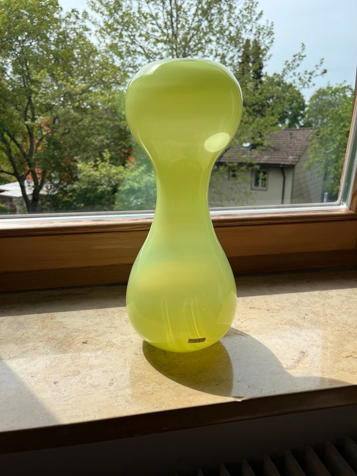 Kosta Boda - edle Vase aus der schwedischen Glasmanufaktur in München