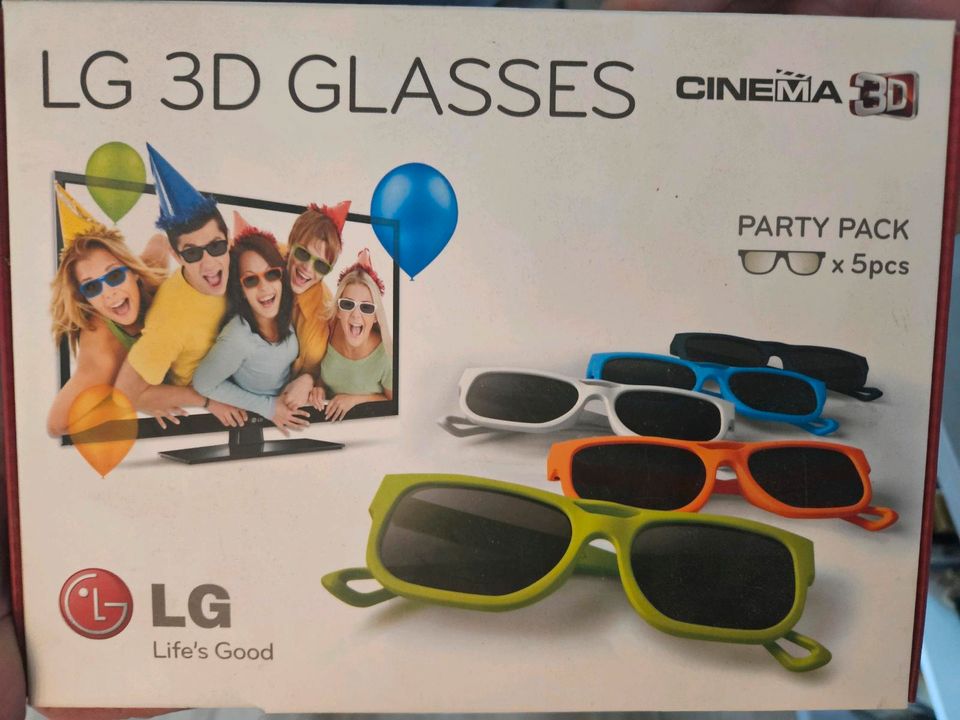 TV LG mit 3D Funktion und Brillen in Bremen