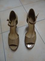 High Heels schwarz und Lack in beige !!! Nordrhein-Westfalen - Titz Vorschau