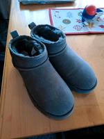 Original UGG classic ultra mini Gr. 38 grey neu Hessen - Wölfersheim Vorschau