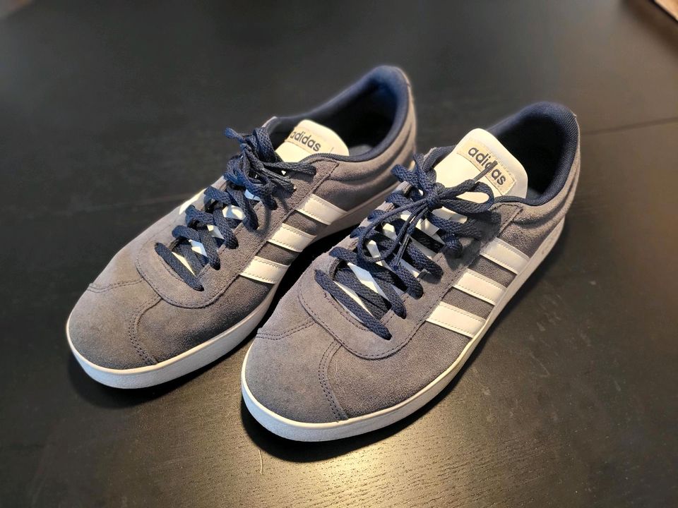 Adidas Schuhe Größe 44 2/3 in Durmersheim