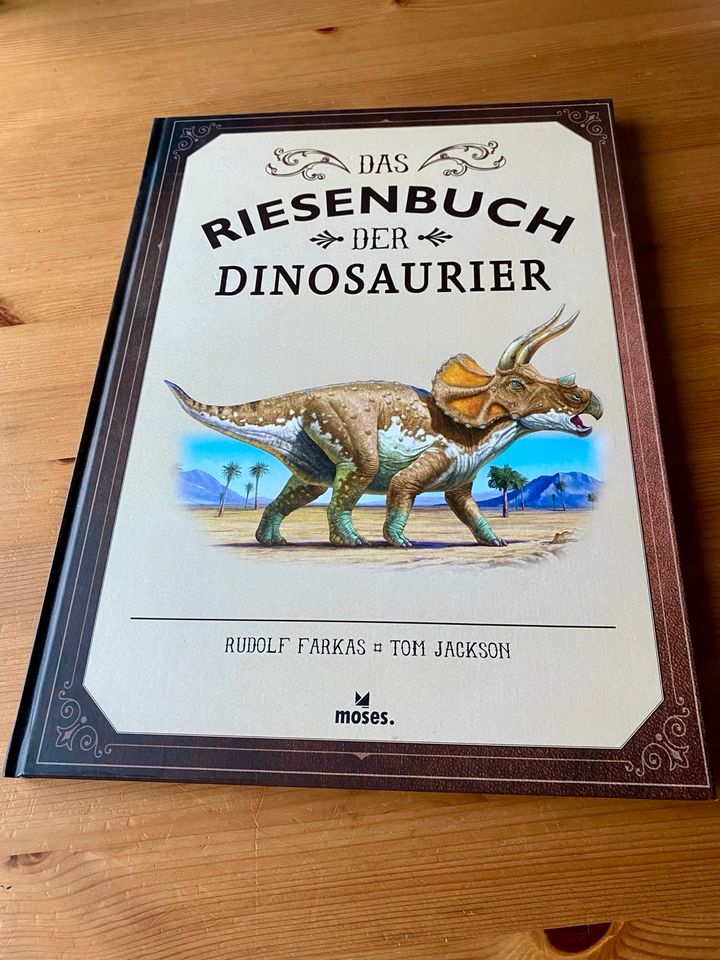 Riesenbuch der Dinosaurer in Korschenbroich